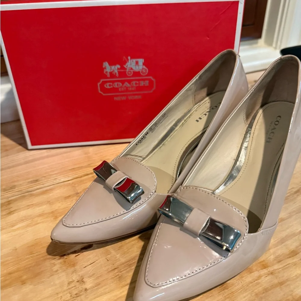 Coach Women's Beige Kitten Heel Shoes - Picture 4 of 5